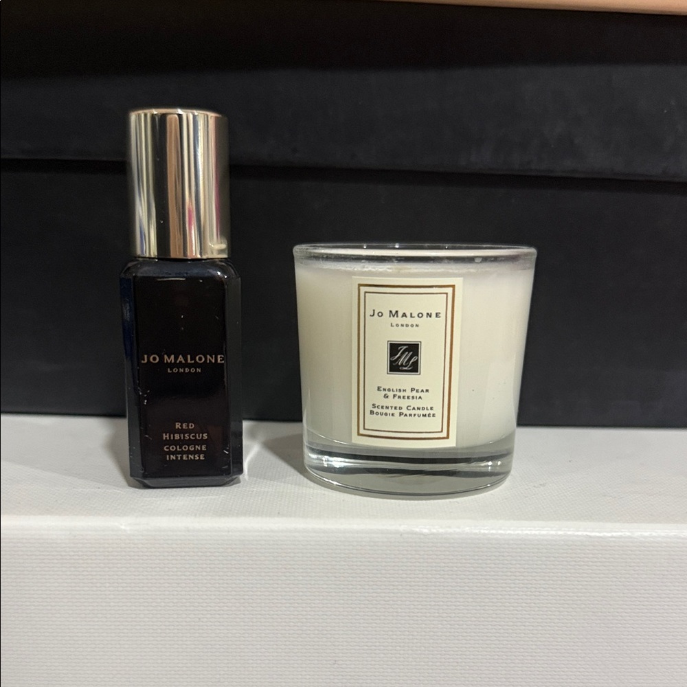 Jo Malone Red Hibiscus Cologne and Pear Candle Set
